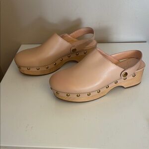J. Crew Camel Pink with Gold Studded rivets, Wooden Clog in Leather Size 6.